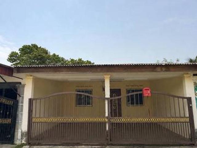 Terraced House for sale in Malaka