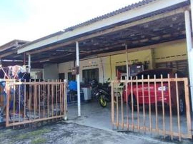 Terraced House for sale in Malaka