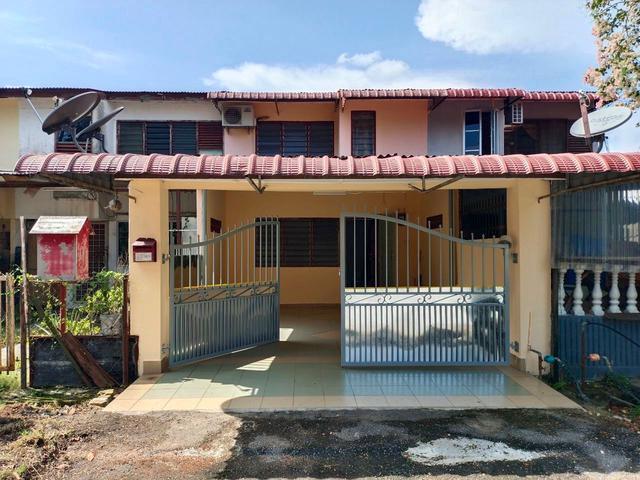 Terraced House for sale in Malaka