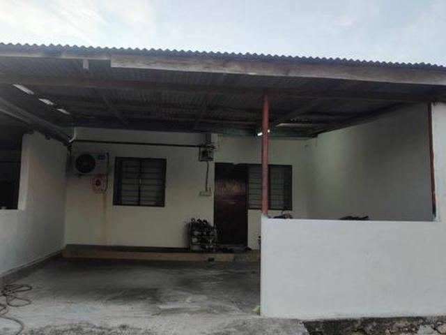 Terraced House for sale in Malaka
