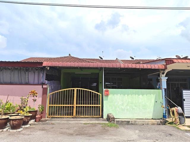 Terraced House for sale in Malaka