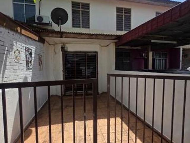 Townhouse for sale in Malaka