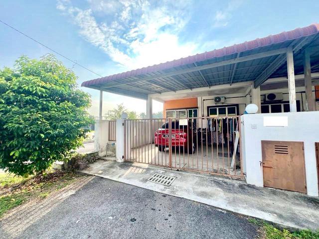 Terraced House for sale in Tanjong Sepat, Selangor