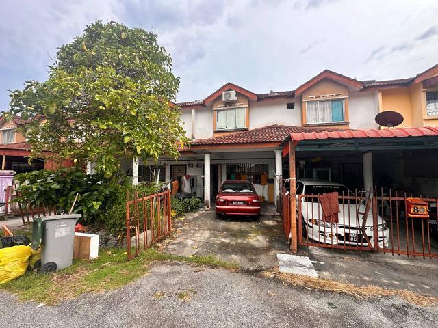 Terraced House for sale in Malaka