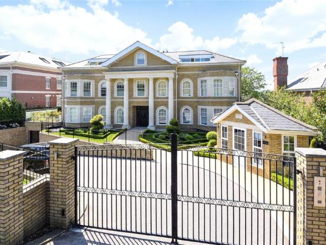 House for rent in Cockfosters, Greater London