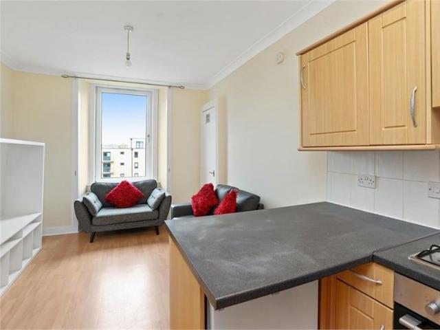 Apartment for rent in Hillside, Leith