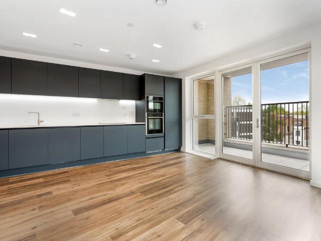 Apartment for rent in Wornington Green, Greater London