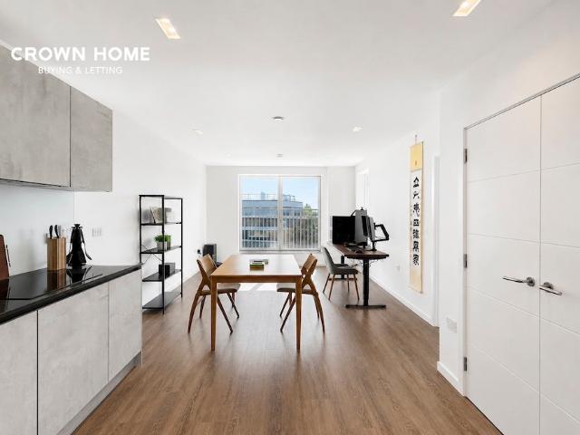 Apartment for rent in North Kensington, Greater London