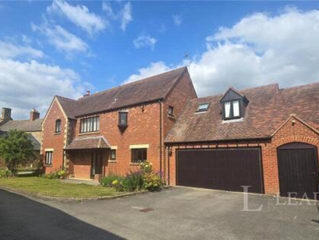 House for sale in Broadway