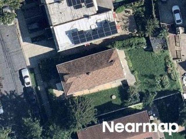 House for sale in The Bronx, Arverne