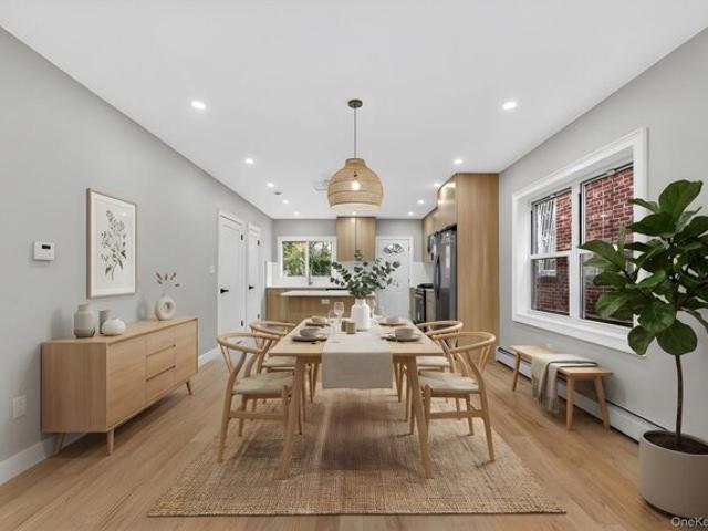 House for sale in The Bronx, Arverne
