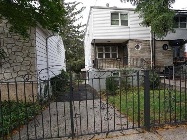 House for sale in The Bronx, Arverne