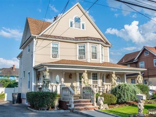 House for sale in Bergenfield, New Jersey