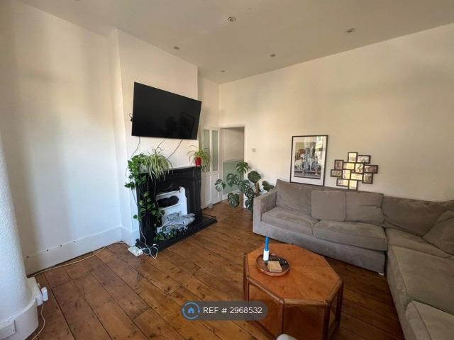 House for rent in London Borough of Ealing, Greater London