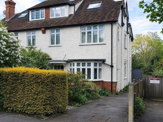 Apartment for rent in Northwood, Greater London