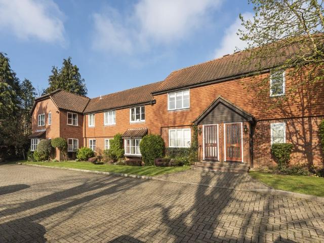 Apartment for rent in Northwood, Greater London