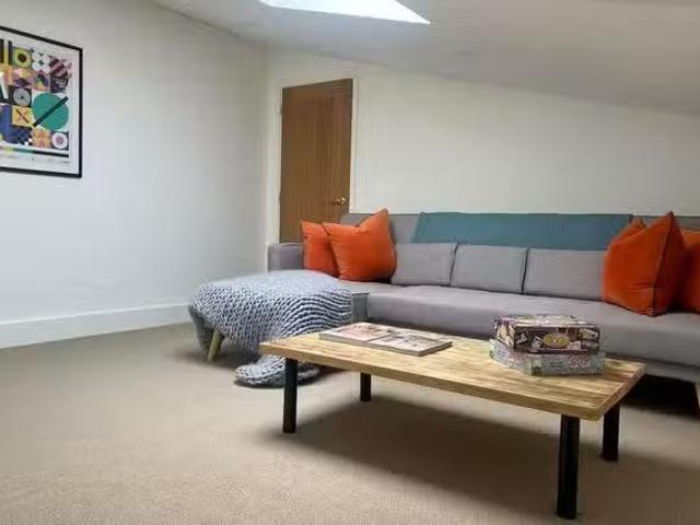 Apartment for rent in Selwood, Spring Gardens