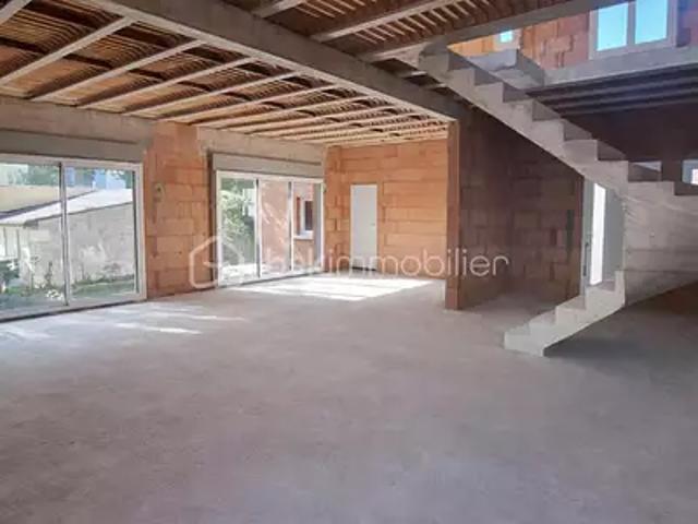 Maison vente à Nîmes, Mus