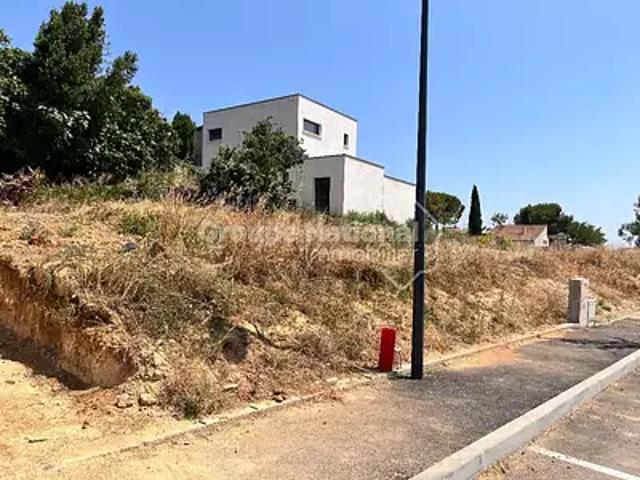 Terrain vente à Nîmes, Mus