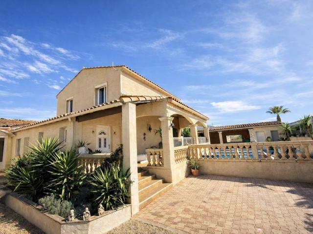 Maison vente à Nîmes, Mus