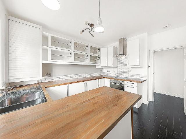 Apartment for rent in West Kensington, Greater London