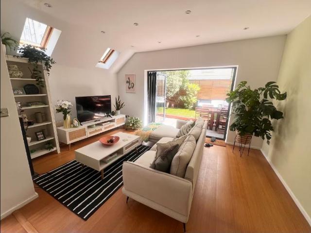 Apartment for rent in West Kensington, Greater London