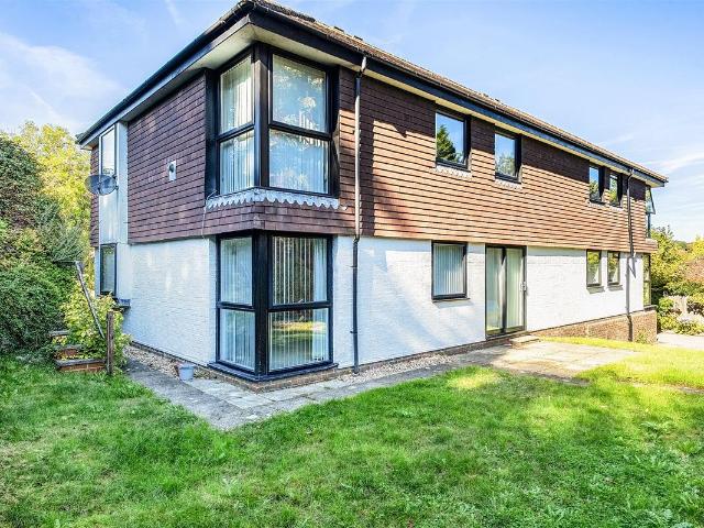 Apartment for rent in Haslemere, Waverley