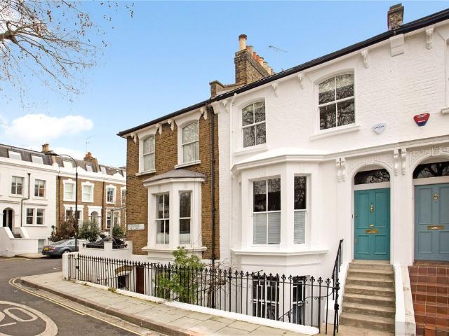 Apartment for rent in Walham Green, Greater London
