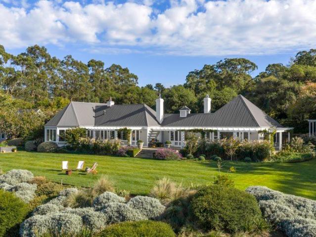 Cottage for sale in Camerons Creek, Victoria