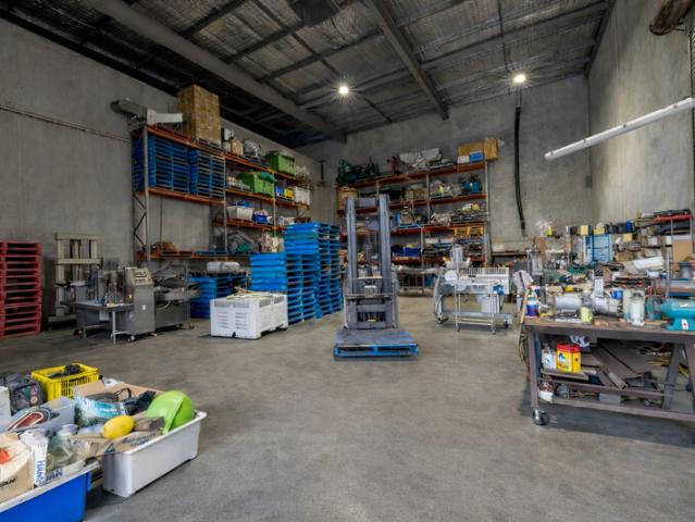 Warehouse for sale in Kings Creek, Queensland