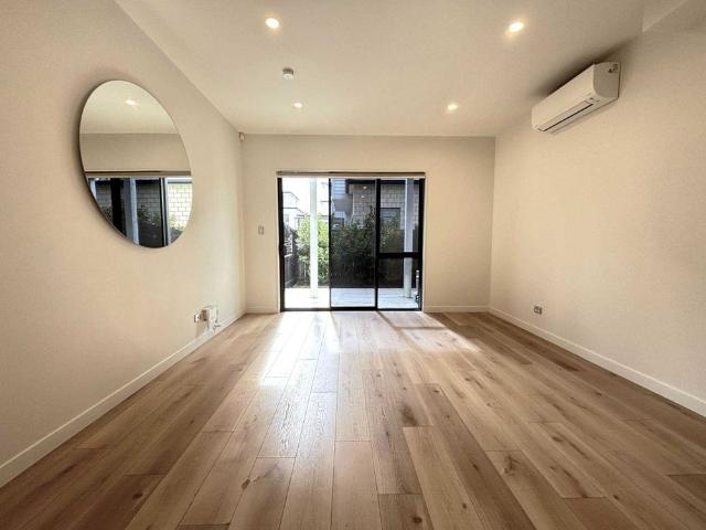 Townhouse for rent in Te Atatū Peninsula, Henderson-Massey