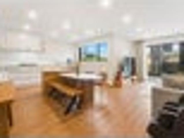 Townhouse for sale in Paremoremo
