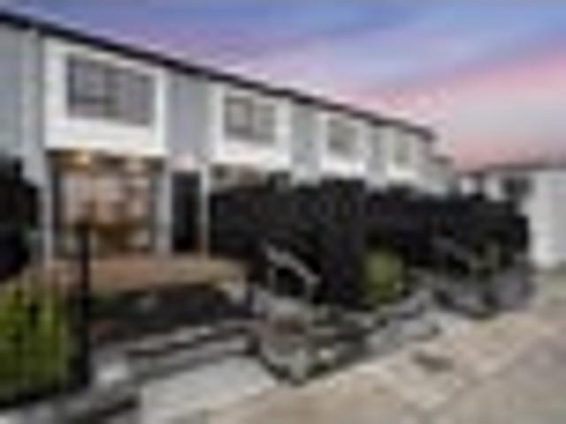 Townhouse for sale in Whangaparaoa