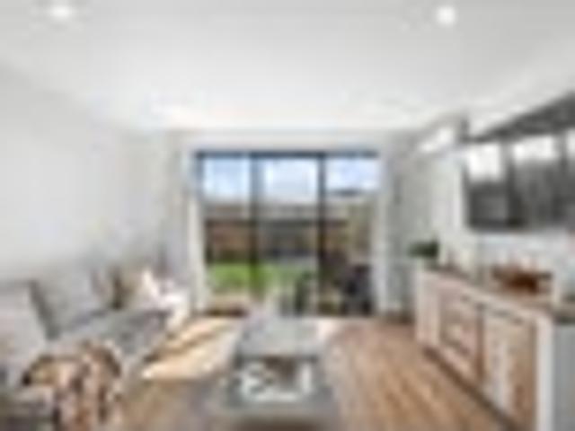 Townhouse for sale in Chaslands, Canterbury