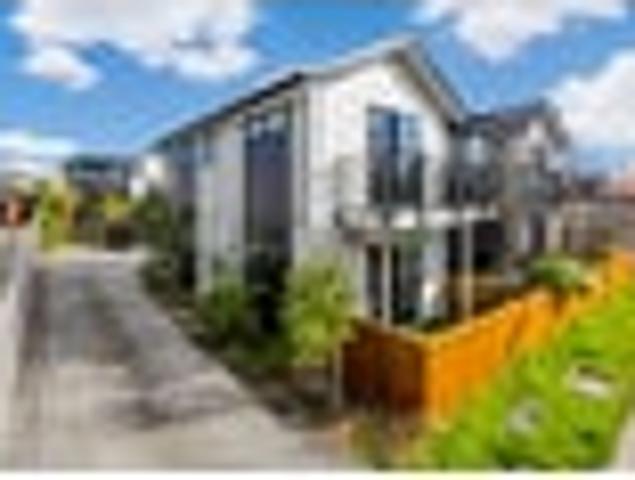 Townhouse for sale in Kelston