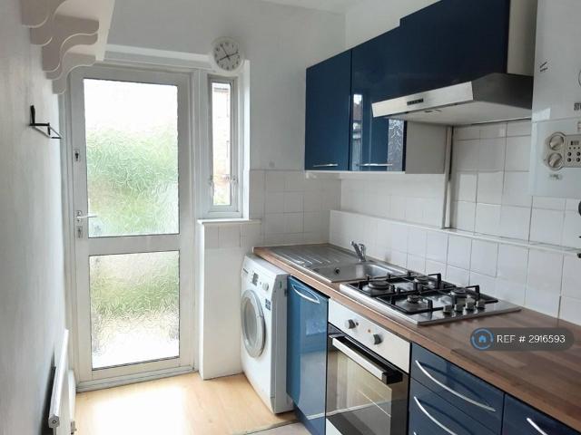 Apartment for rent in Colney Hatch, Greater London