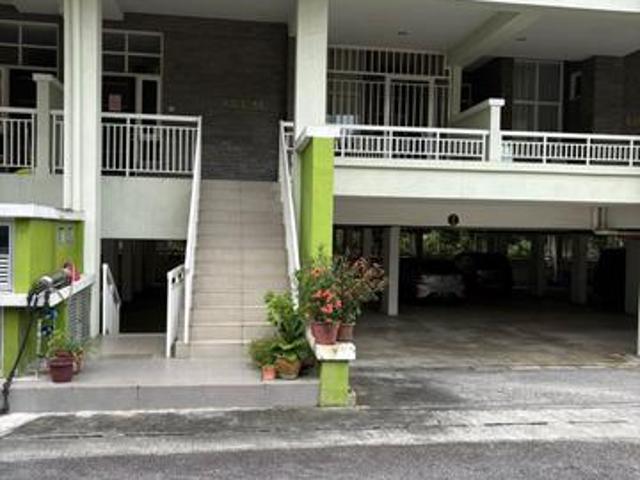 Townhouse for sale in Petaling, Damansara Damai