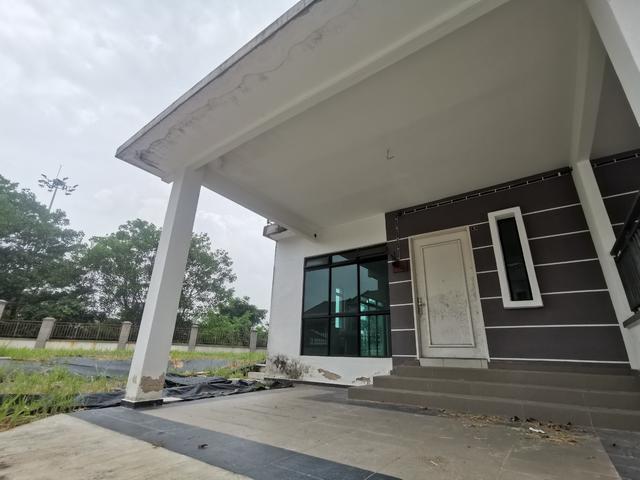 Terraced House for sale in Malaka