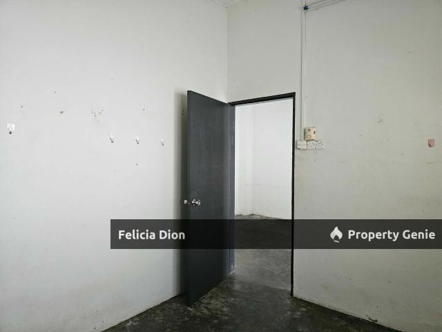 Terraced House for sale in Malaka