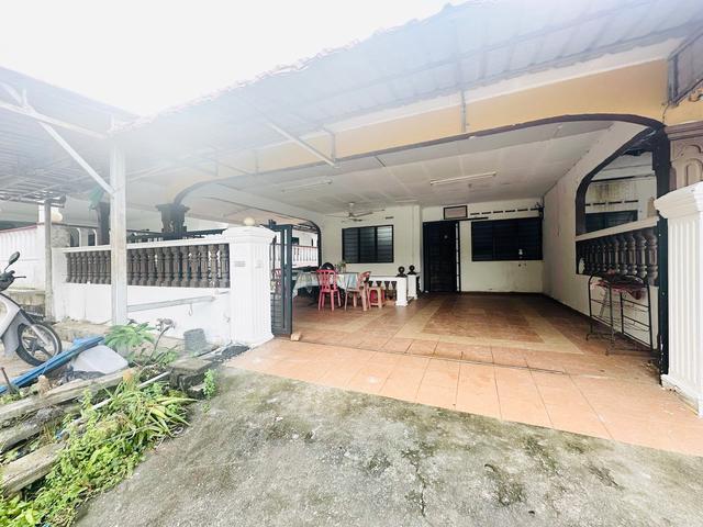 Terraced House for sale in Malaka