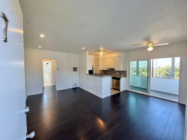 Apartment for rent in Canoga Park, California