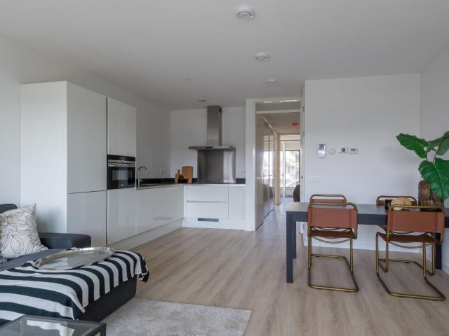 Appartement te huur in Cornelis Douwesterrein, Amsterdam