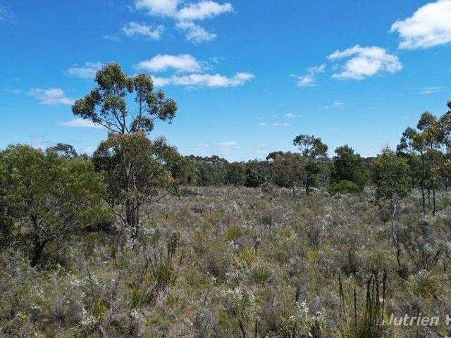 Cottage for sale in Hotspur, Victoria