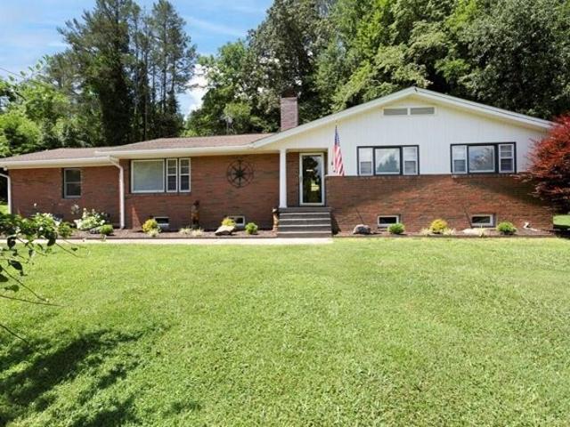 House for sale in Hayesville