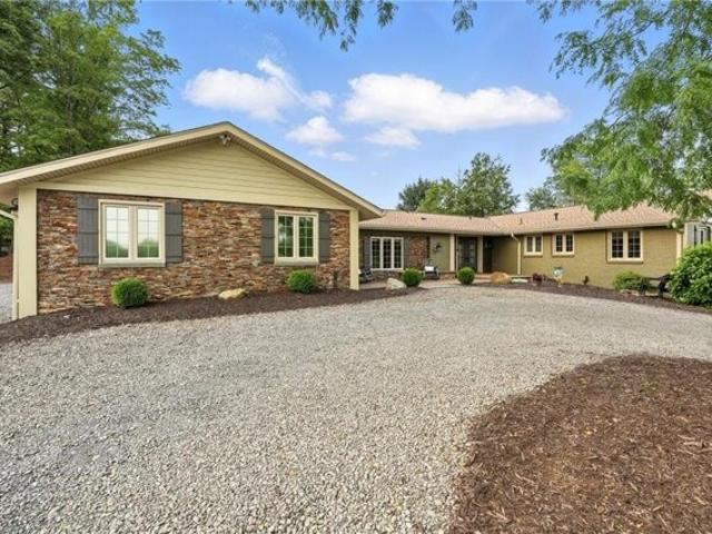 House for sale in Allison Park