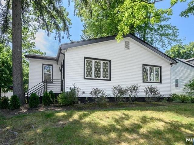 House for sale in Allendale, New Jersey