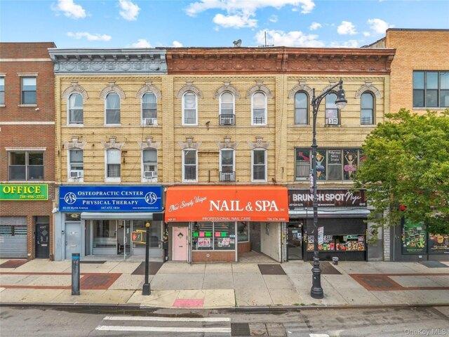 House for sale in Queens, Arverne