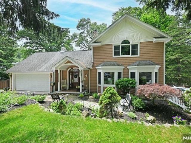House for sale in Montvale, New Jersey