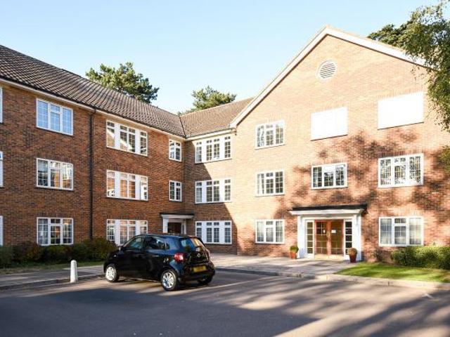 Apartment for rent in Northwood, Greater London