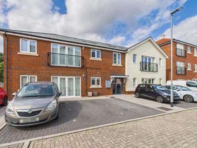 House for sale in Heol-las, Surrey